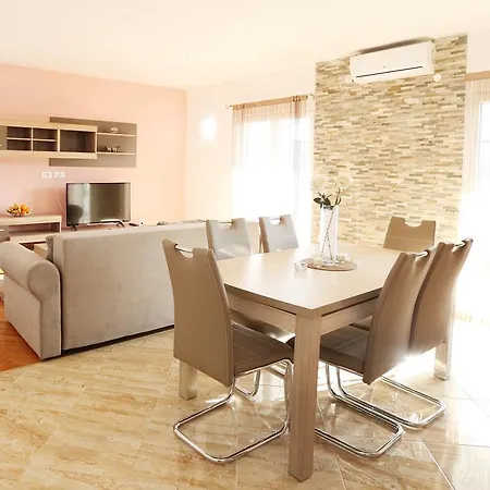 Apartament Andelic *